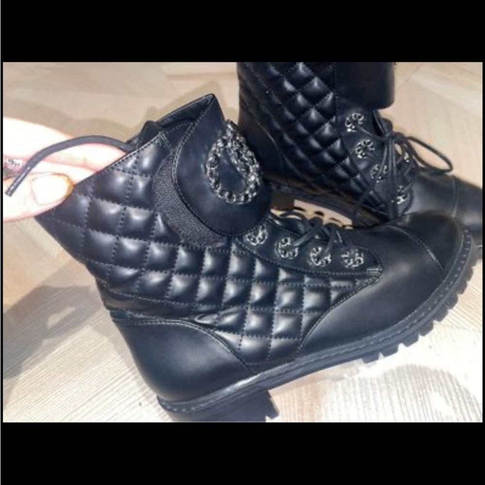 KellParker Quilted Mallory Black Combat Boot Sz9
